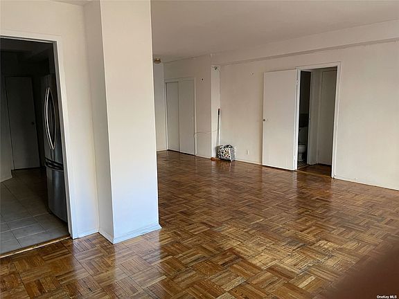 3rd image of 8 Fordham Hill Oval APT 9H