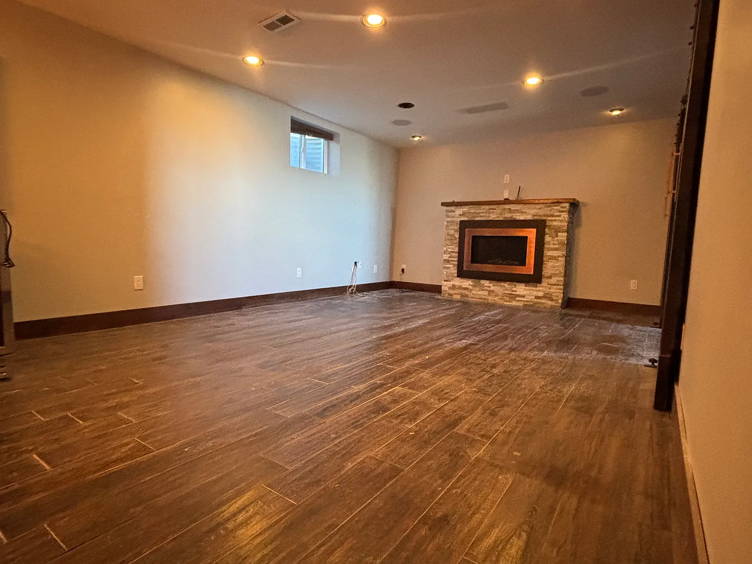 2 bed, 1000 sqft, $1,600 — Photo 3