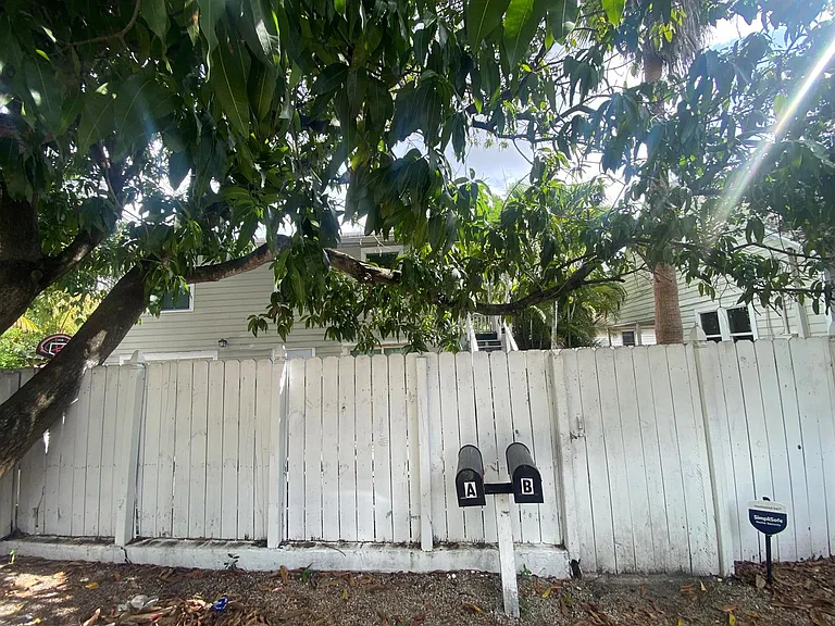 115 NE 2nd St #2 — Photo 10
