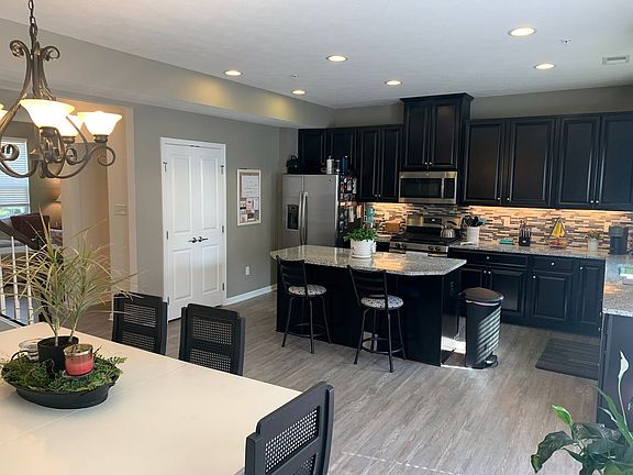 3rd image of 2405 Pointe View Dr