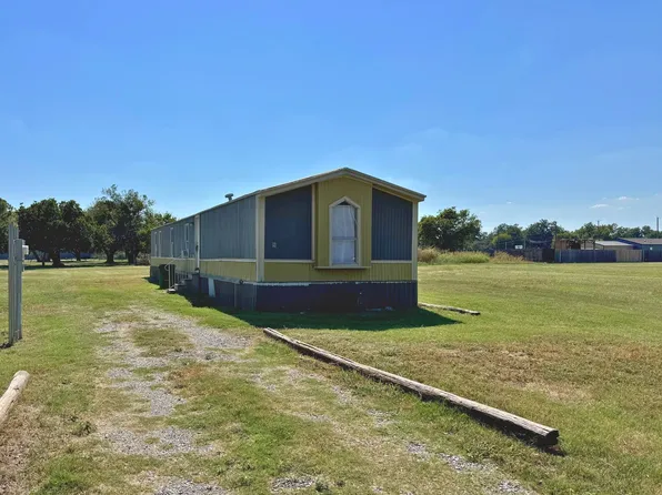 314 W 6th St, Burkburnett, TX 76354