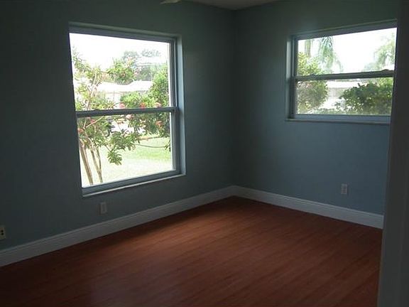 5th image of 10297 Majestic Dr