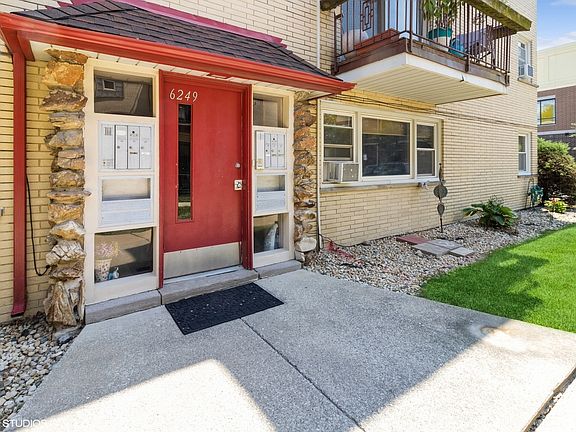 4th image of 6249 N Northwest Hwy APT 2S