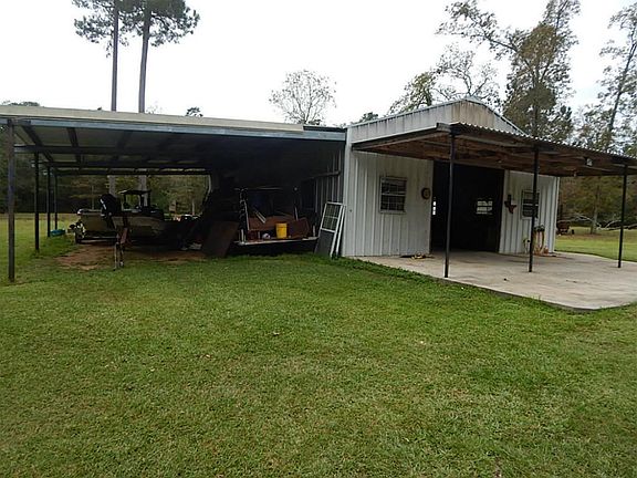 SHOP WITH OVERHANG