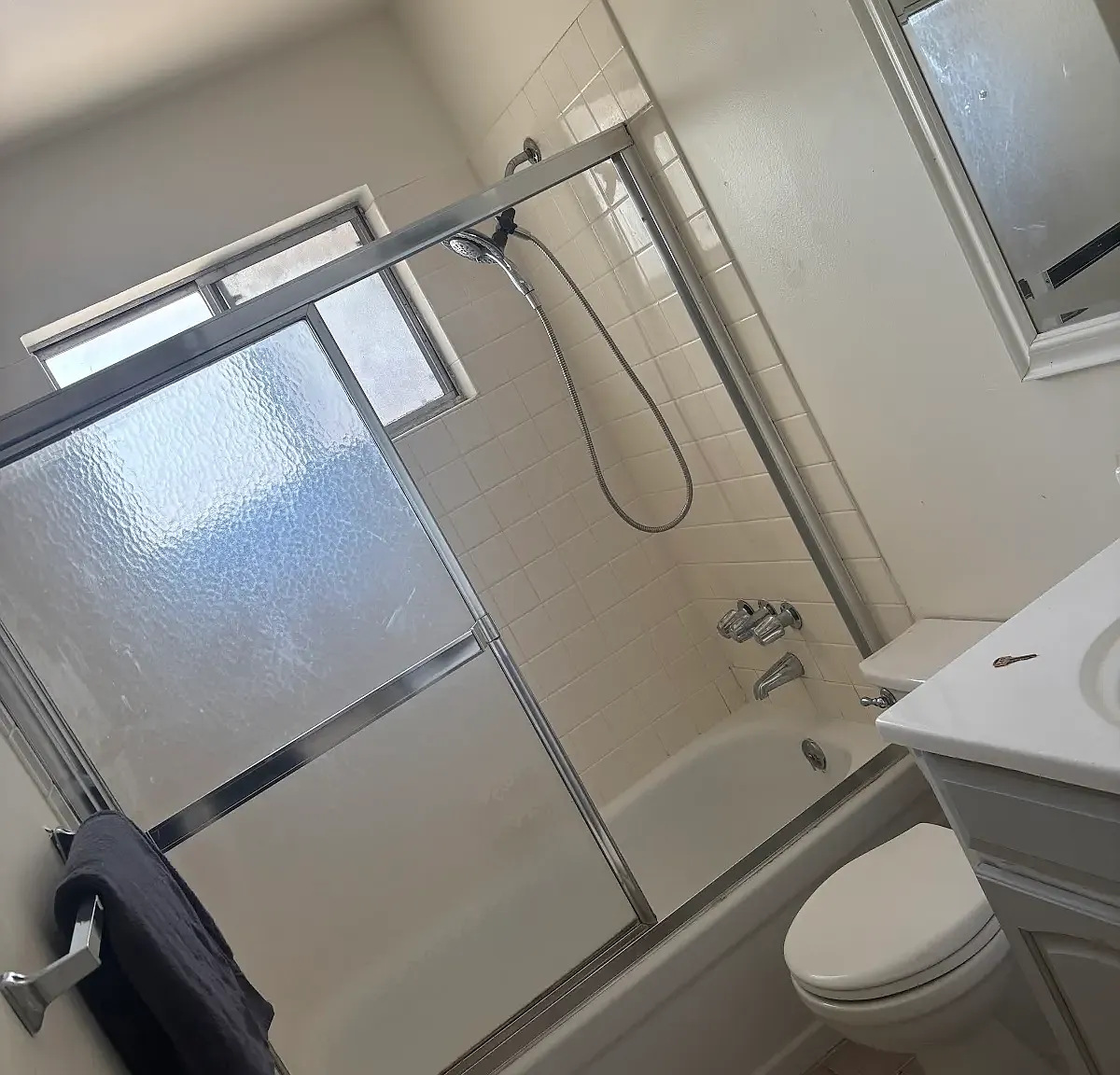 2 bed, 819 sqft, $1,876 — Photo 1