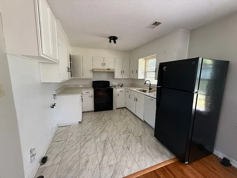 307 Union Ave — Photo 2
