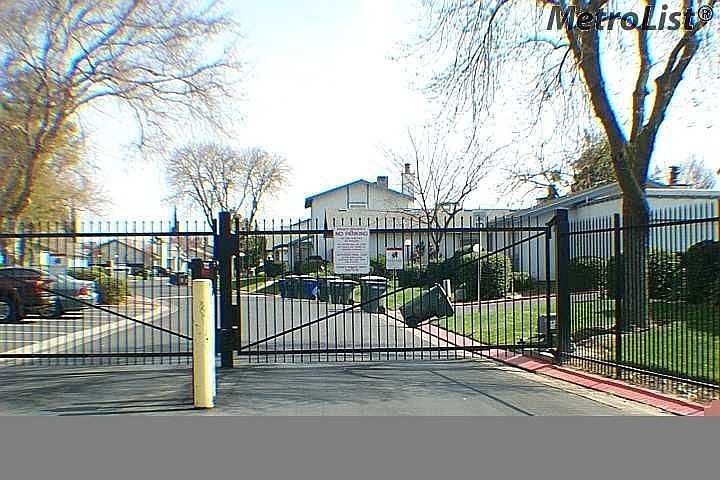1st image of 2712 Parkway