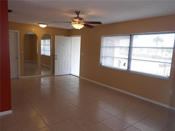 4th image of 20560 Edgewater Dr