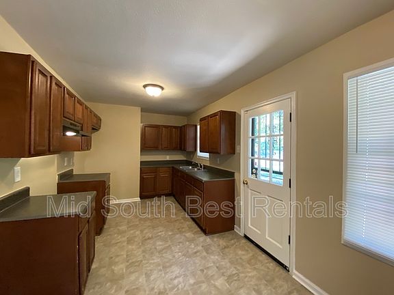 3rd image of 3521 Madewell St