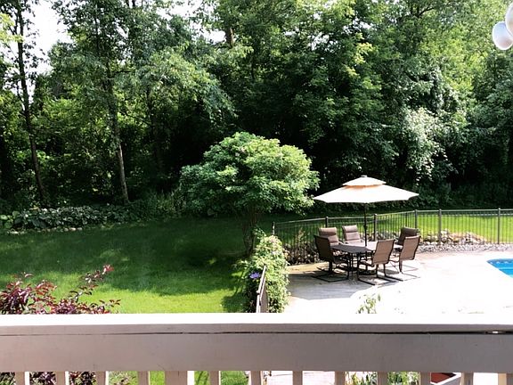 Pool: Dining Area
