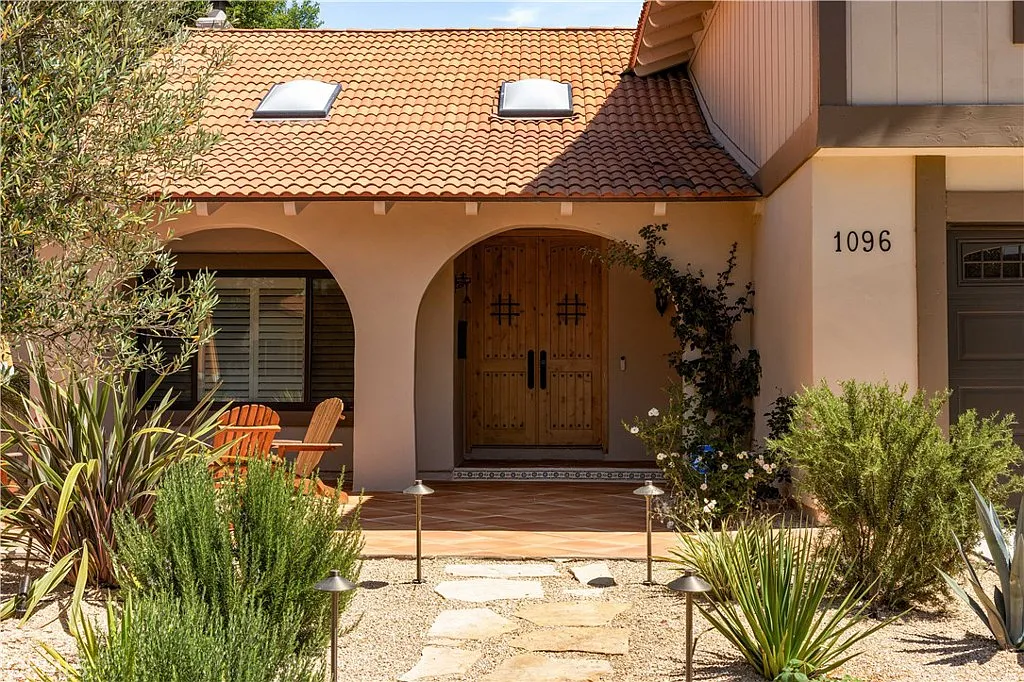 4 bed, 3.5 bath, 2400 sqft, $9,000 — Photo 3