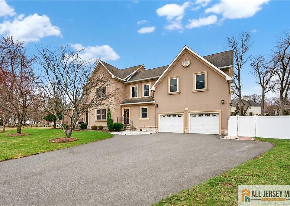 1st image of 19 Utica Rd