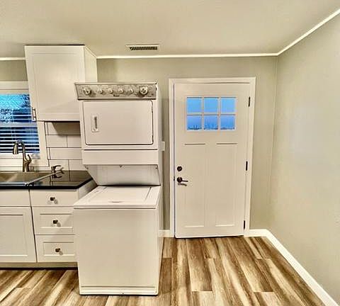 3rd image of 2461 1/2 E 18th St