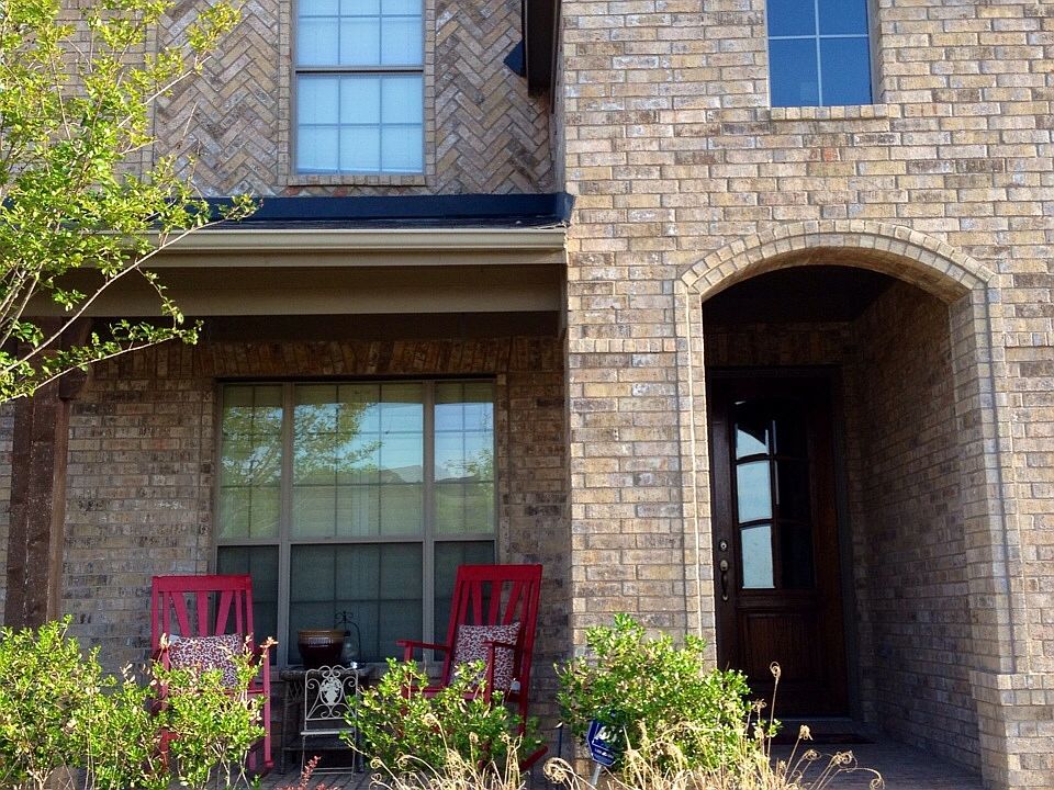 1st image of 12416 Outlook Ave
