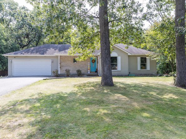 5293 E Honor Ave, Demotte, IN 46310