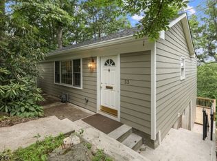 33 Cliffside Trl, Denville, NJ 07834
