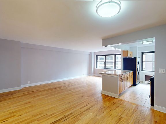 3rd image of 301 E 47th St APT 10B