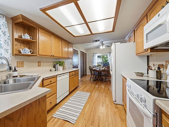 5th image of 2736 Oriole Dr