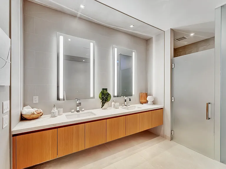 2321 SE 17th St #401 — Photo 33