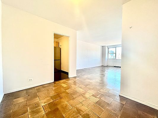 5th image of 360 W 22nd St APT 11D