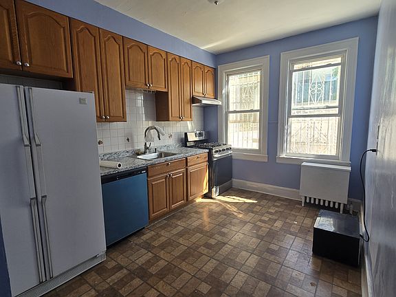 3rd image of 111 Hague St