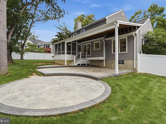 3rd image of 48 Fenway Dr