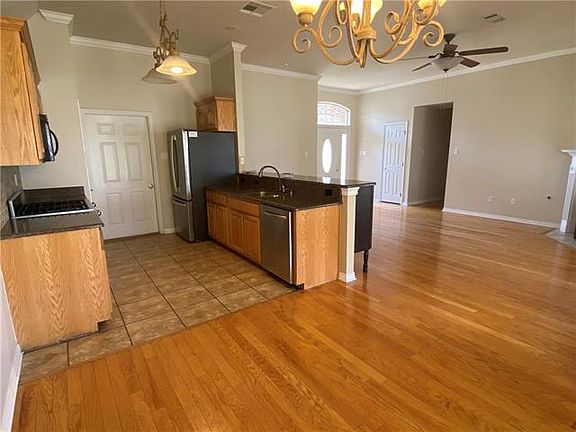 5th image of 154 Lazy Creek Dr