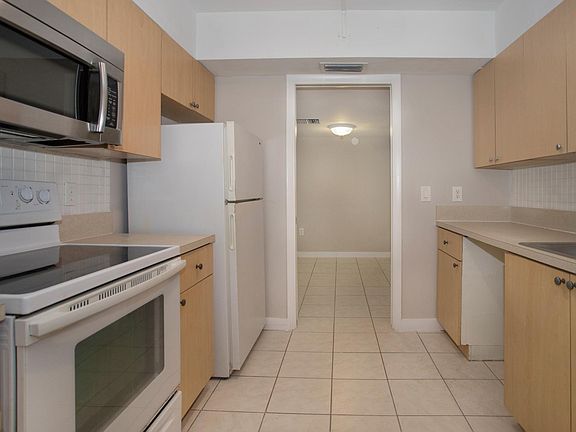 4th image of 1830 Maravilla Ave APT 706