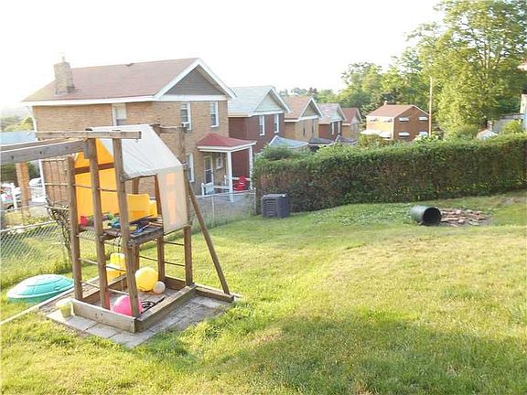 2nd image of 114 W Woodford Ave