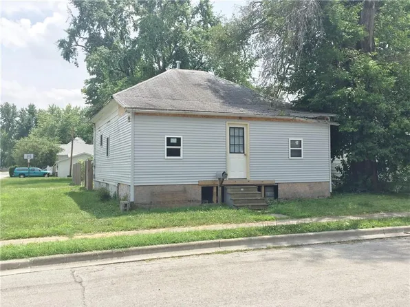900 W Market St, Taylorville, IL 62568