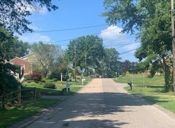 2nd image of 610 Guenevere Dr