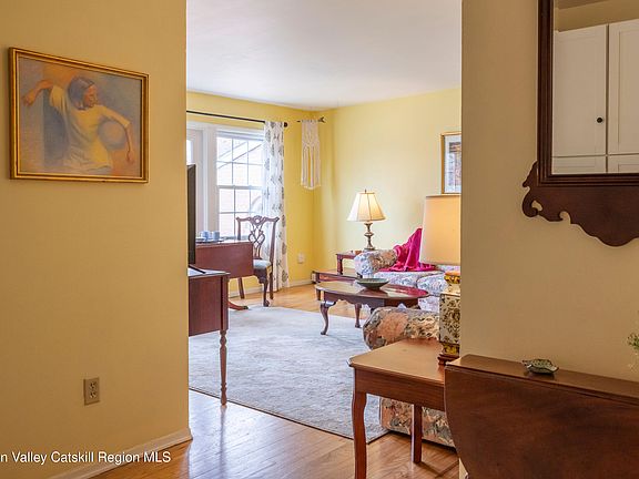 5th image of 13 Huguenot Street #6