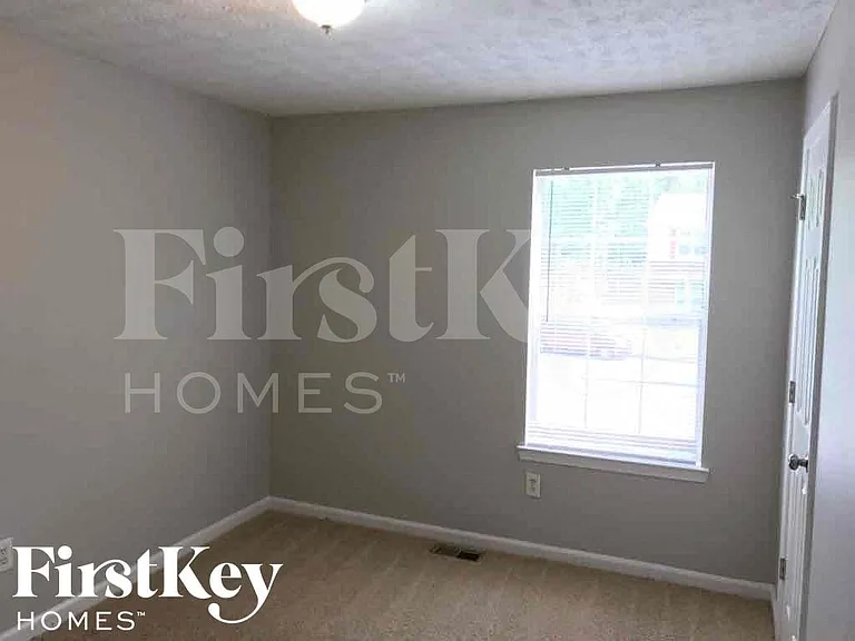 5623 Crystal Hl — Photo 13
