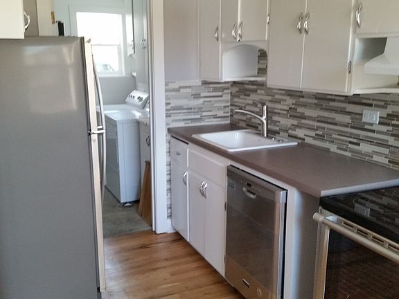 New kitchen w stainless appl