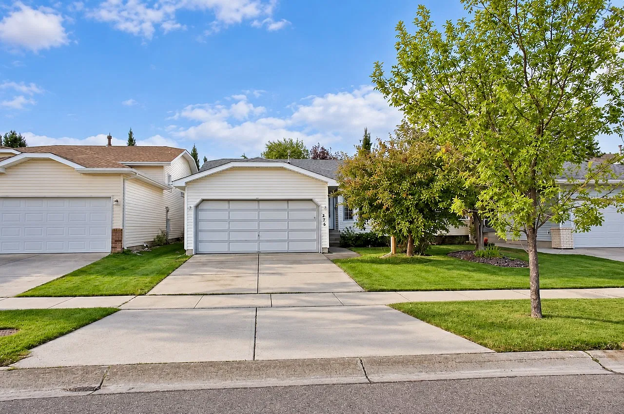 3 Bedroom Bungalow Double Garage Sherwood Park — Photo 1
