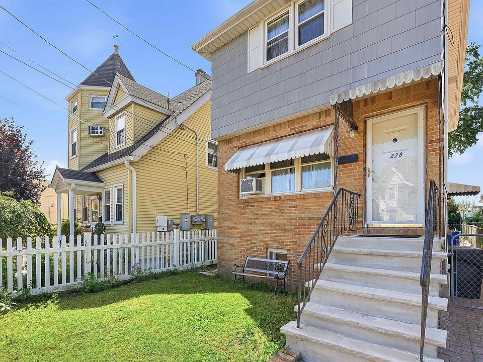 1st image of 228 Laurel Ave