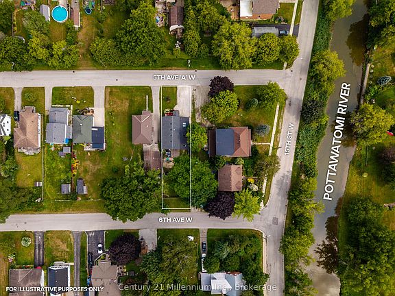 4th image of 1512 5th Ave W #A
