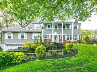 14 Blueberry Ln, Oyster Bay, NY 11771