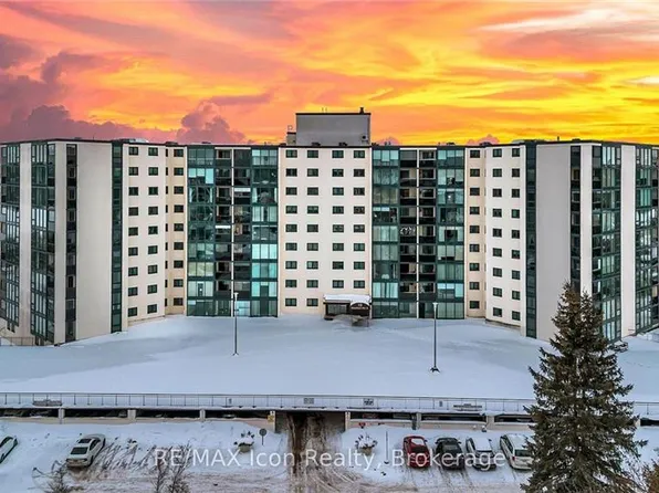 19 Woodlawn Rd E #303, Guelph, ON N1H 7B1