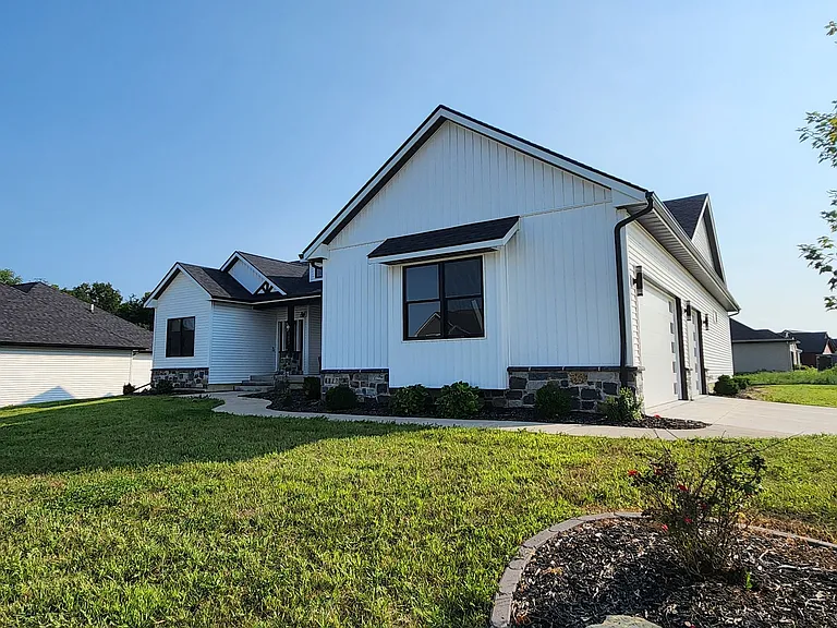 6817 Timber Ct — Photo 2