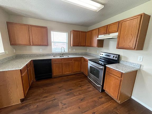 5th image of 1420 Bumble Bee Dr