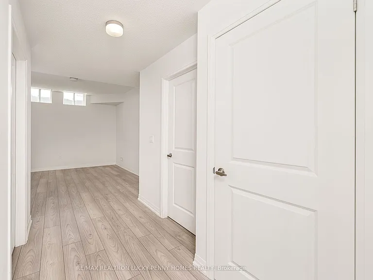 123 Schmeltzer Cres — Photo 25