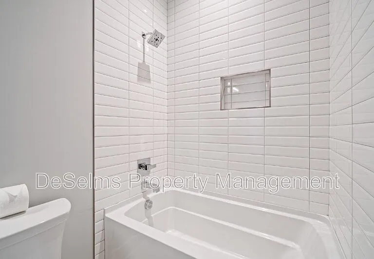 1000 Southside Ave — Photo 15