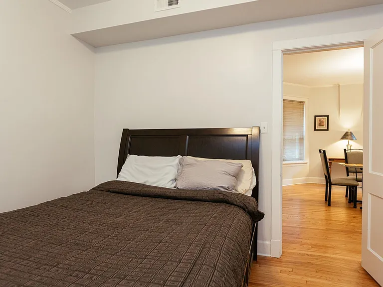 1318 W Cornelia Ave #2 — Photo 9