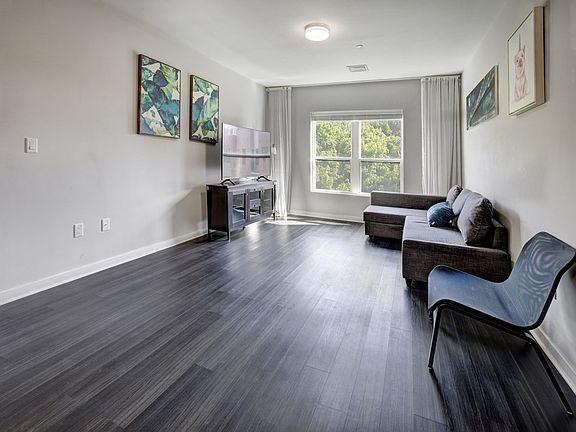 4th image of 999 Hancock St Unit 412