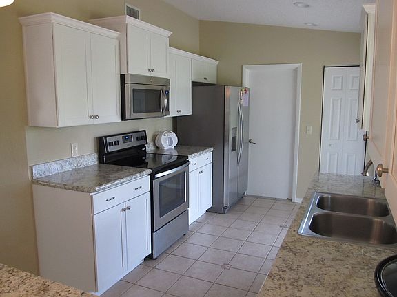 5th image of 90 Fleetwood Dr