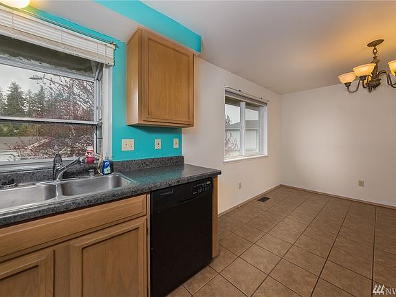 5th image of 2813 179th Pl NE