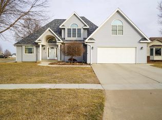 602 Stonegate Ct, Sergeant Bluff, IA 51054