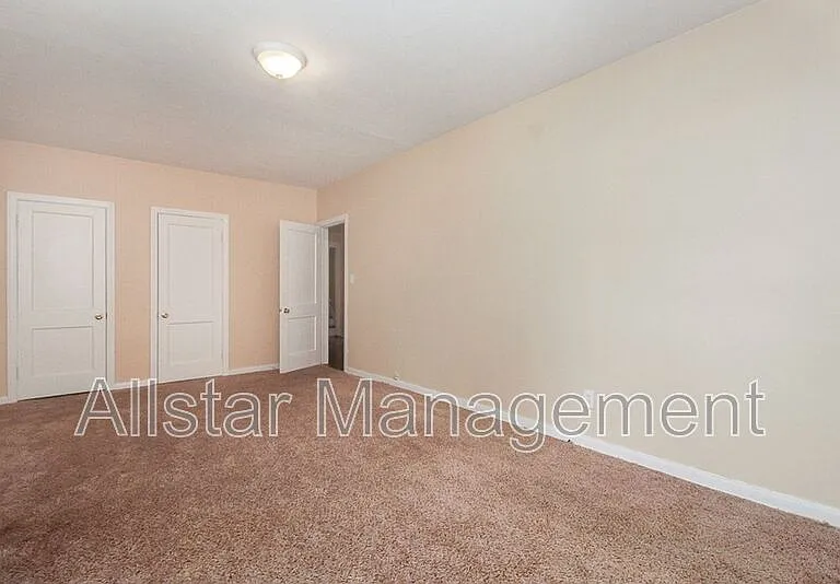 2100 Cottage Grove Dr — Photo 12
