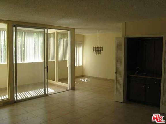 4th image of 5339 Newcastle Ave Unit 106